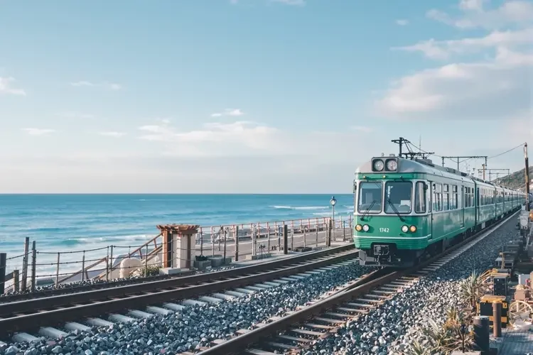 镰仓海岸的复古电车-老狼影院旅拍手记